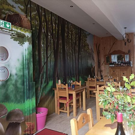 Le Sapin Rouge - Restaurant - Bar - Chambres D'Hotes Artigues  Εξωτερικό φωτογραφία