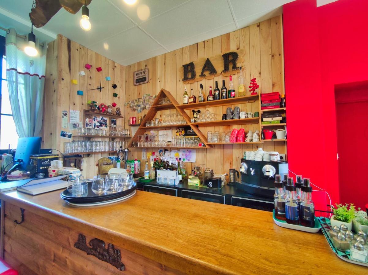 Le Sapin Rouge - Restaurant - Bar - Chambres D'Hotes Artigues  Εξωτερικό φωτογραφία