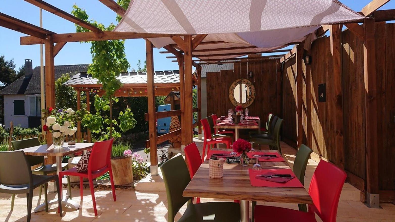 Le Sapin Rouge - Restaurant - Bar - Chambres D'Hotes Artigues  Εξωτερικό φωτογραφία