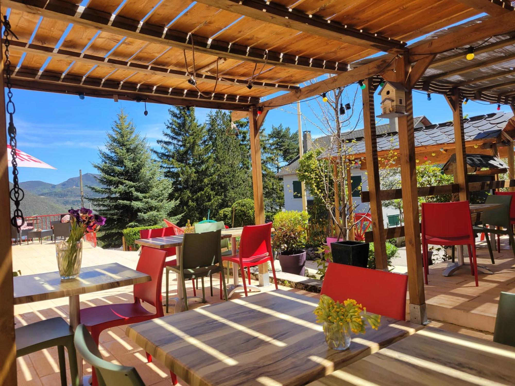 Le Sapin Rouge - Restaurant - Bar - Chambres D'Hotes Artigues  Εξωτερικό φωτογραφία