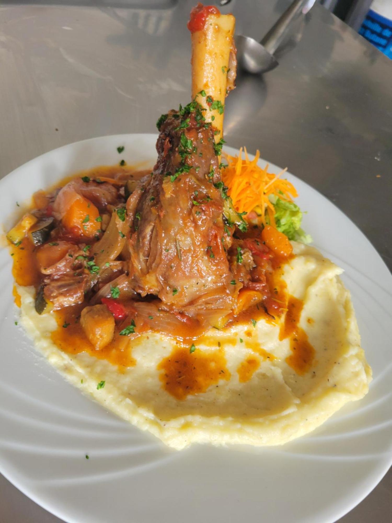 Le Sapin Rouge - Restaurant - Bar - Chambres D'Hotes Artigues  Εξωτερικό φωτογραφία